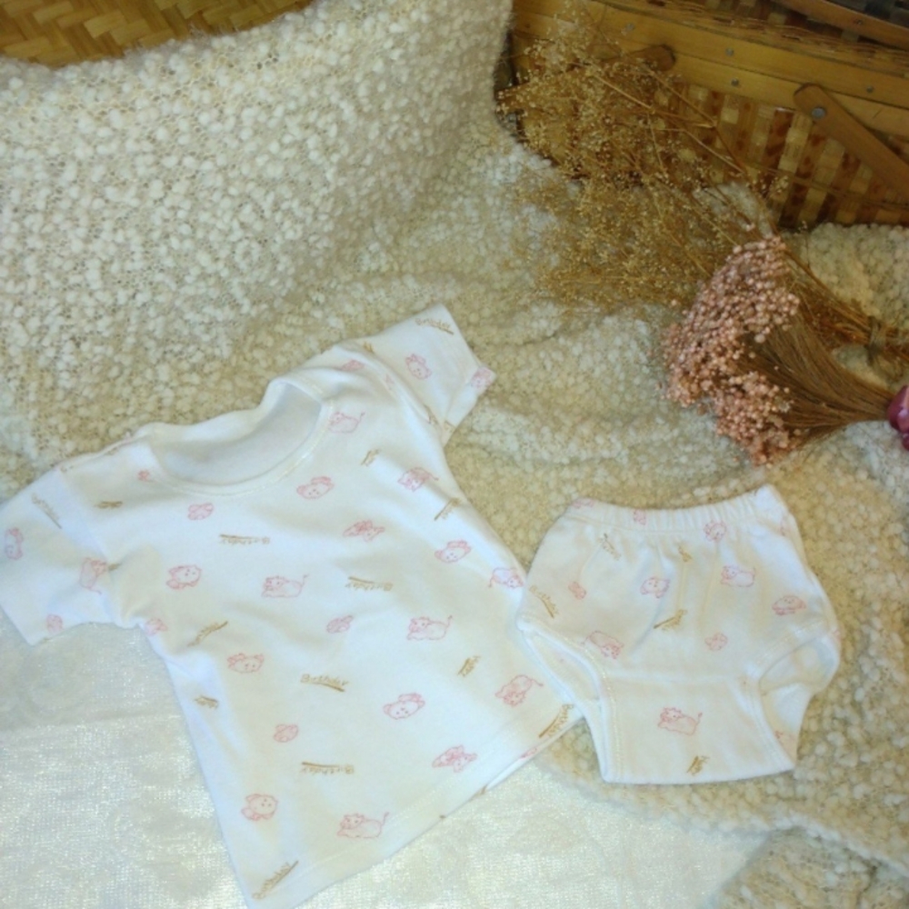 Adorable Baby Outfit Set in White and Pink